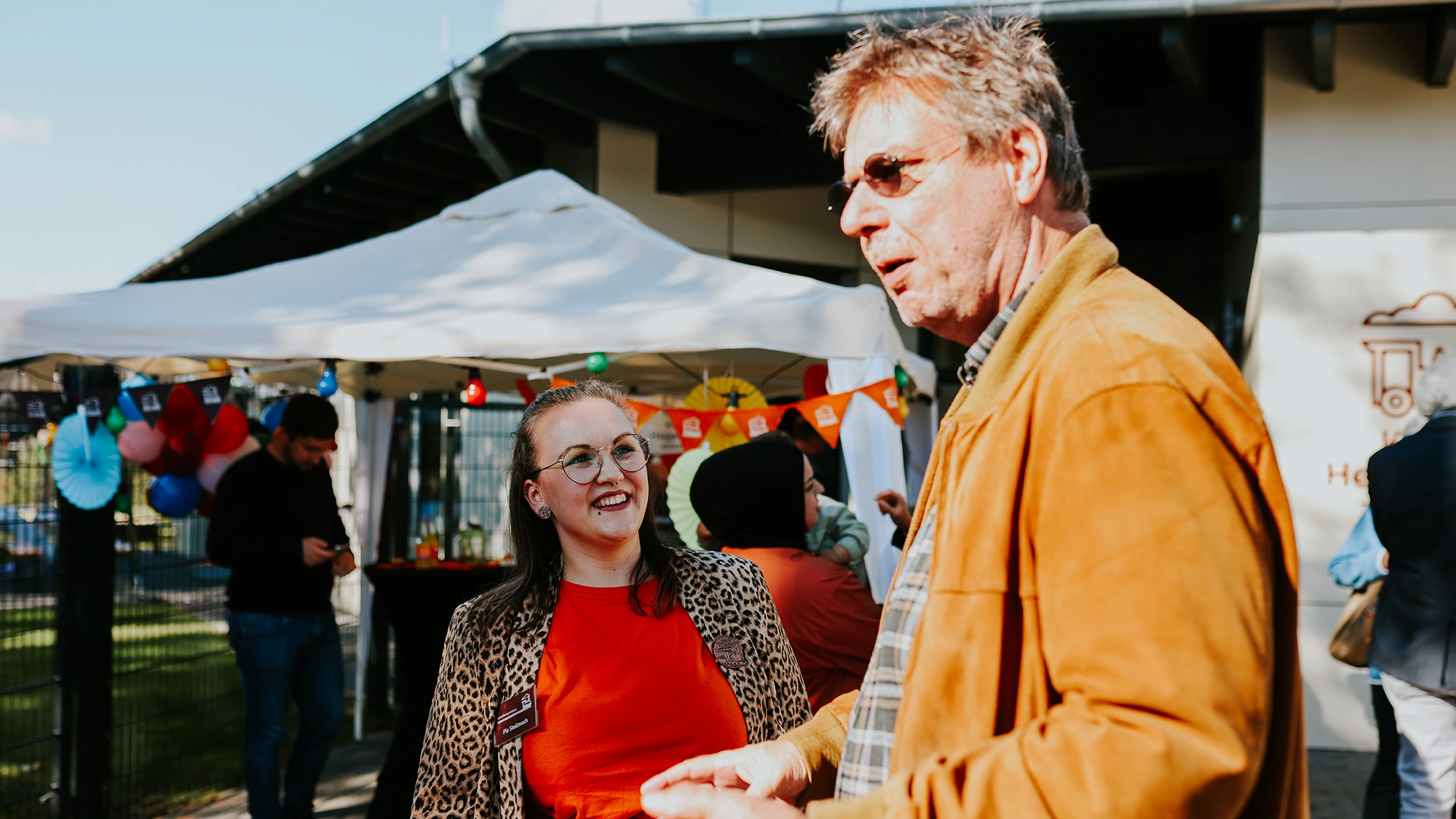 Pia Stellmach begrüßt die Gäste